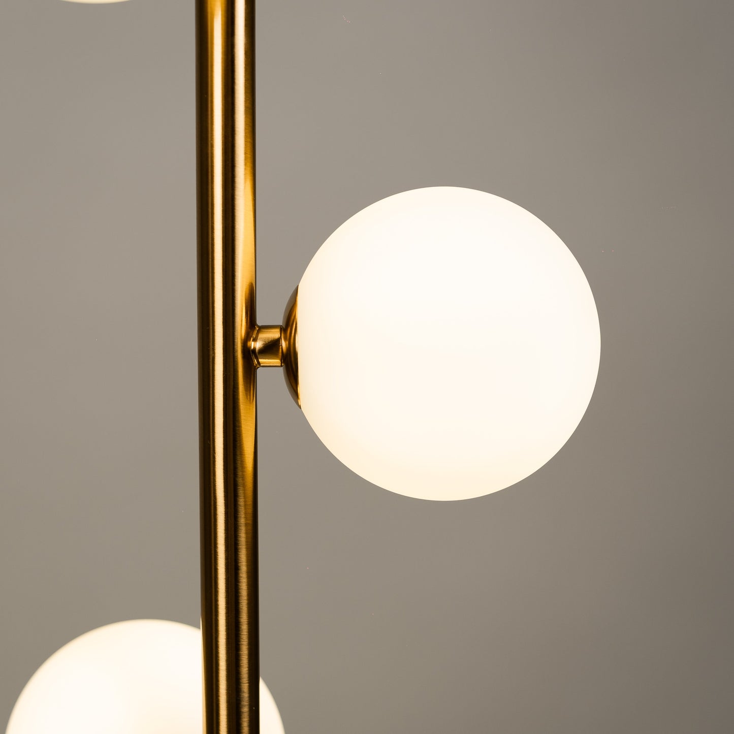 Scandinavische Minimalistische Staande Lamp Met Glazen Bollen En Warm Licht