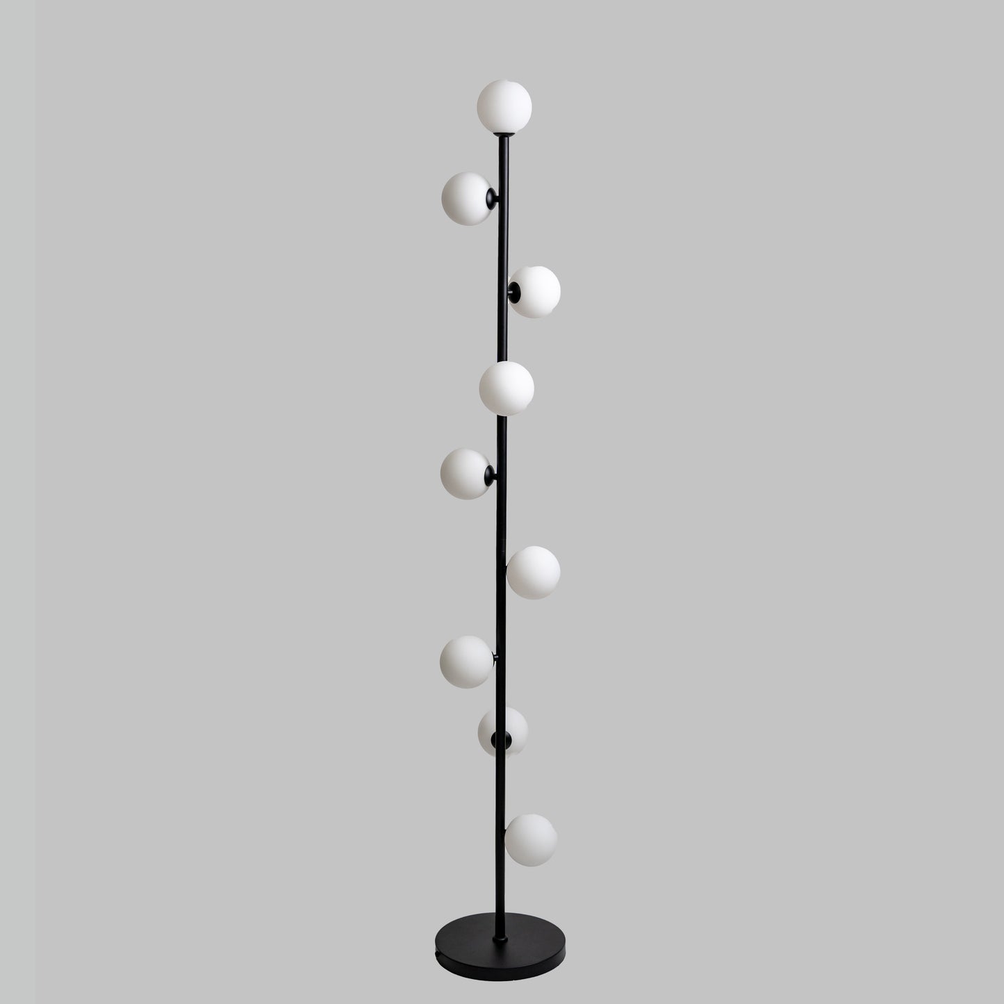 Scandinavische Minimalistische Staande Lamp Met Glazen Bollen En Warm Licht