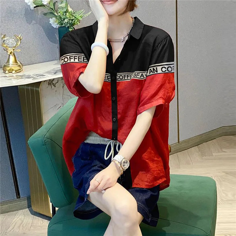Kleurrijke Blouse met Letter Print en Patchwork Detail