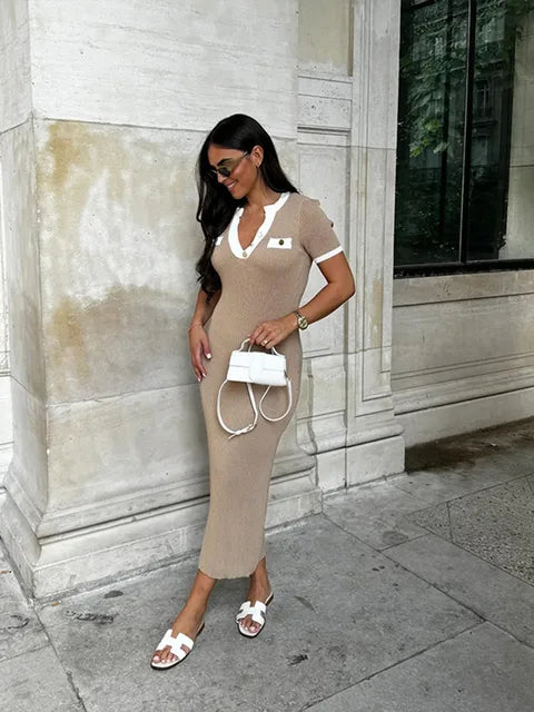 Lange Gebreide Jurk met Knoopsluiting Elegante Stijl