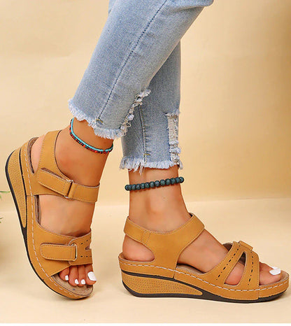 Dames Sandalen Plat Minimalistisch Design wordt: Dames Sandalen Plat Met Minimalistisch Design