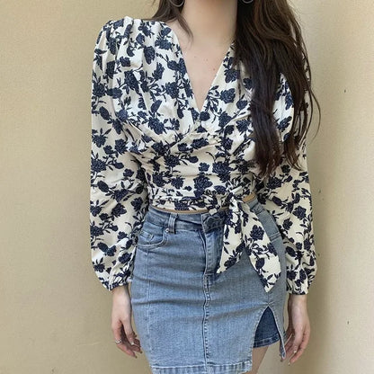 Vrouwelijke Bloemenprint Shirt met V-Hals - StudioMarella