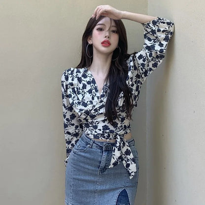 Vrouwelijke Bloemenprint Shirt met V-Hals