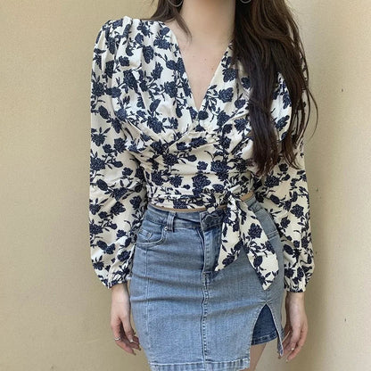 Vrouwelijke Bloemenprint Shirt met V-Hals