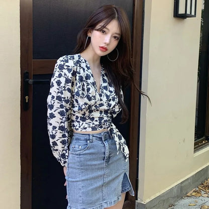 Vrouwelijke Bloemenprint Shirt met V-Hals