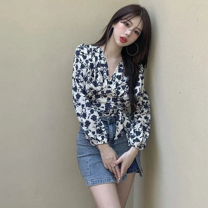 Vrouwelijke Bloemenprint Shirt met V-Hals