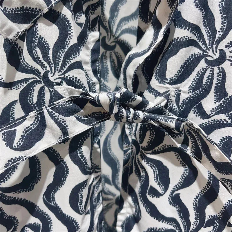 Vrouwelijke Blouse met Bloemenprint en Strik Detail