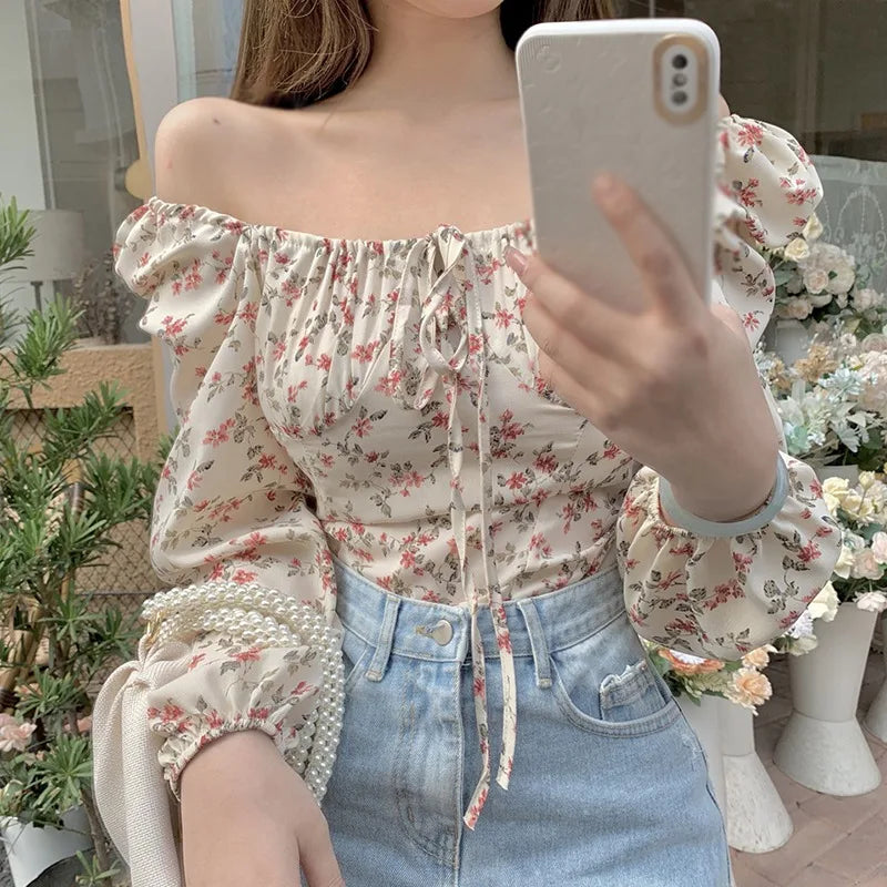 Vrouwelijke Bloes met Bloemenprint Retro Stijl