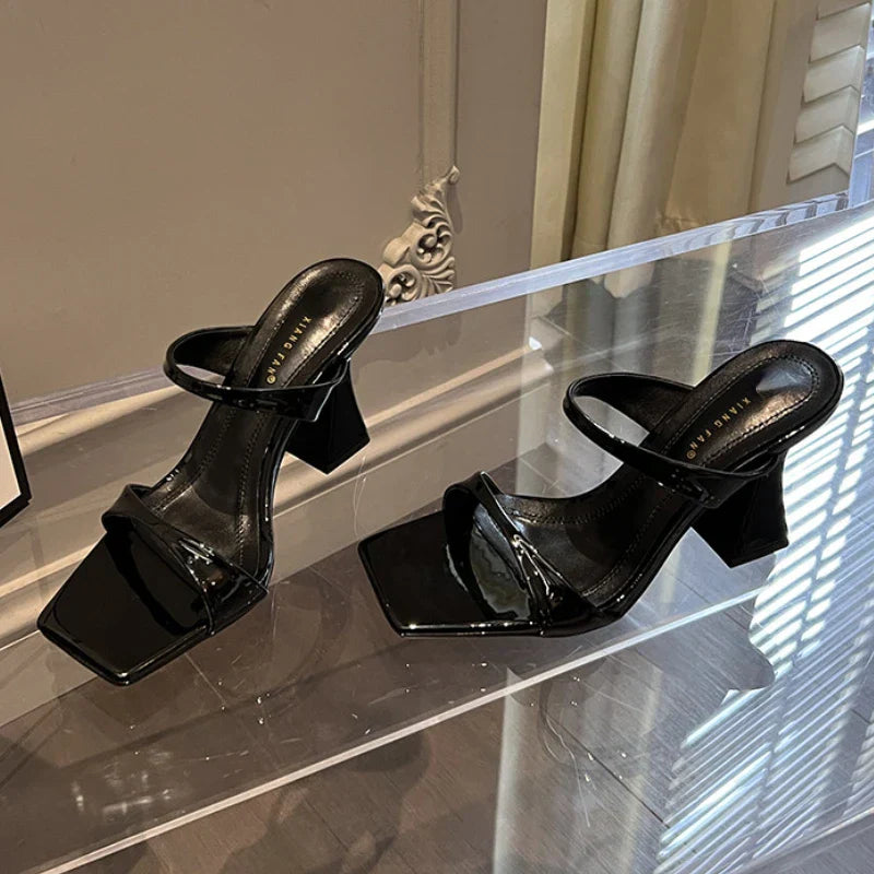 Zomers sandalen met Glijbanen en Bloemendesign