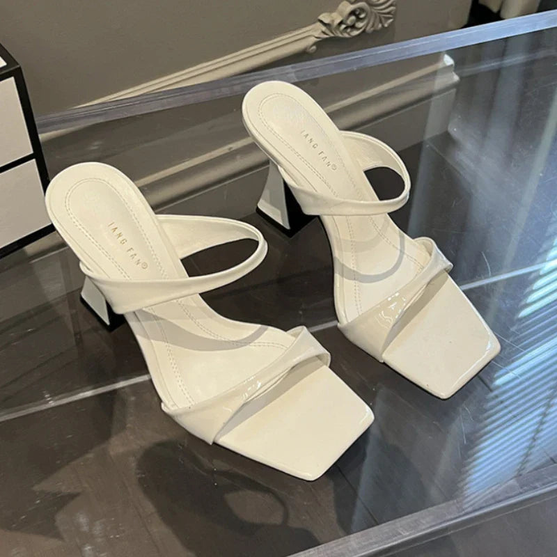 Zomers sandalen met Glijbanen en Bloemendesign