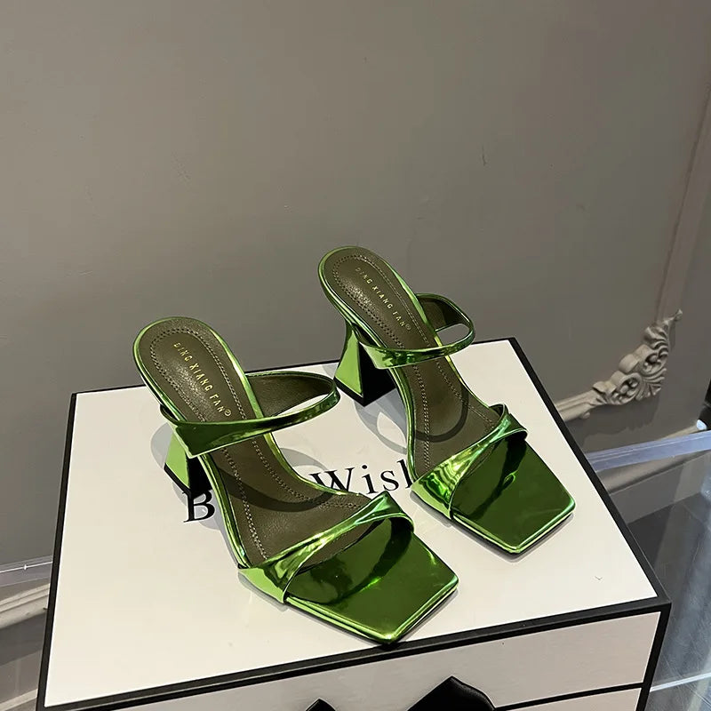 Zomers sandalen met Glijbanen en Bloemendesign