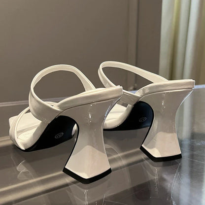 Zomers sandalen met Glijbanen en Bloemendesign