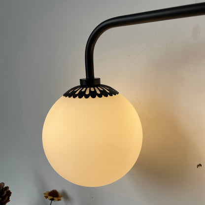 Art Deco Wandlamp met Bloemkap en Glazen Bol – Design Wandverlichting in Messing, Zwart of Nikkel voor Woonkamer en Badkamer