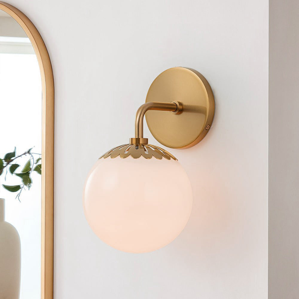 Art Deco Wandlamp met Bloemkap en Glazen Bol – Design Wandverlichting in Messing, Zwart of Nikkel voor Woonkamer en Badkamer