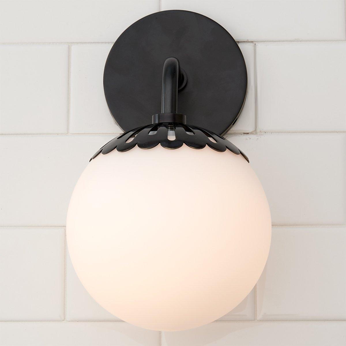 Art Deco Wandlamp met Bloemkap en Glazen Bol – Design Wandverlichting in Messing, Zwart of Nikkel voor Woonkamer en Badkamer