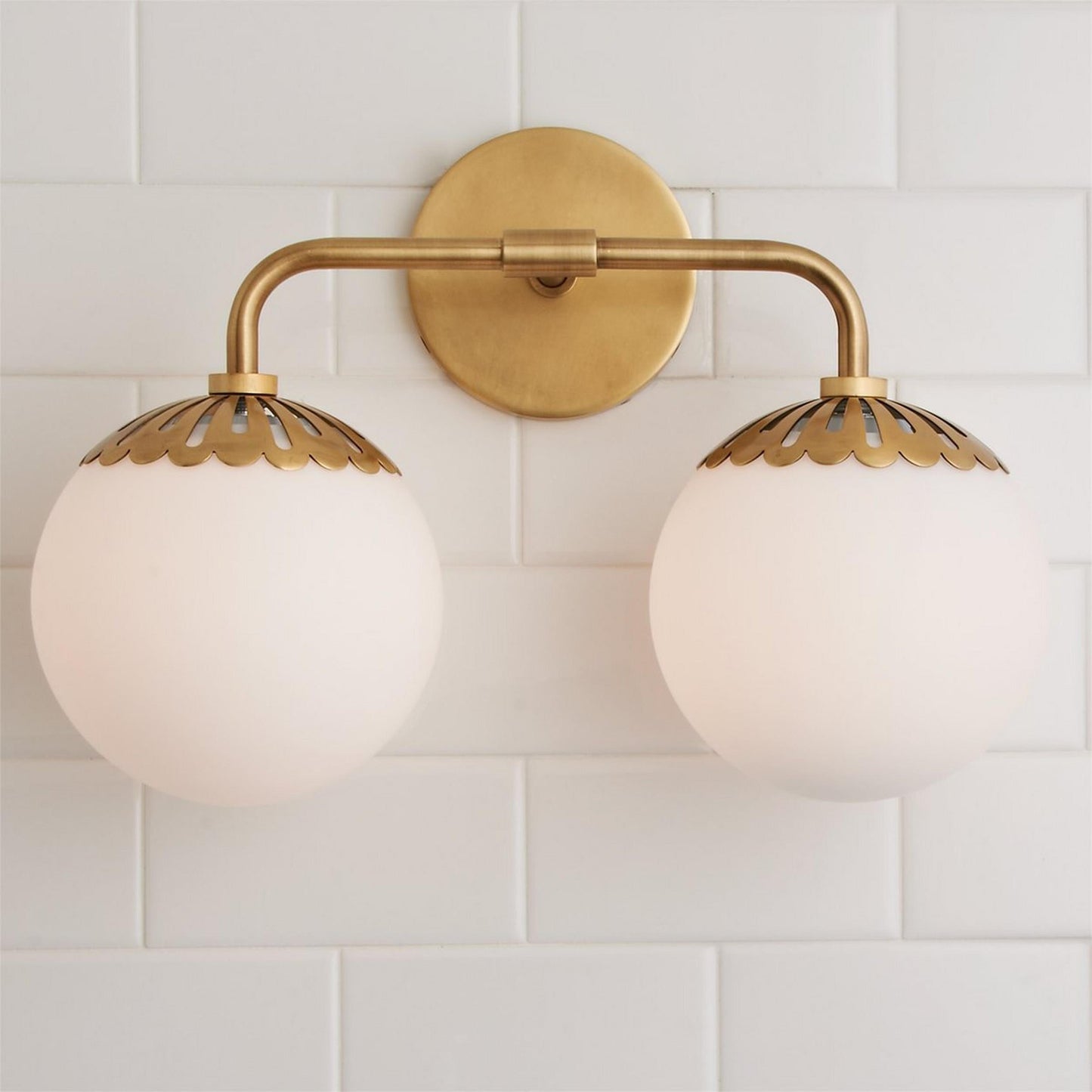 Art Deco Wandlamp met Bloemkap en Glazen Bol – Design Wandverlichting in Messing, Zwart of Nikkel voor Woonkamer en Badkamer