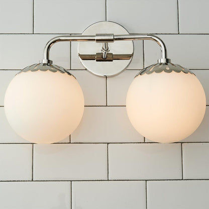Art Deco Wandlamp met Bloemkap en Glazen Bol – Design Wandverlichting in Messing, Zwart of Nikkel voor Woonkamer en Badkamer