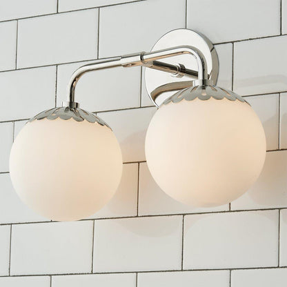 Art Deco Wandlamp met Bloemkap en Glazen Bol – Design Wandverlichting in Messing, Zwart of Nikkel voor Woonkamer en Badkamer
