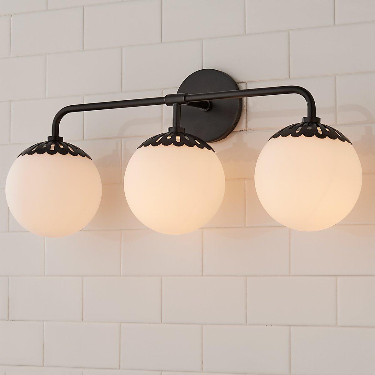 Art Deco Wandlamp met Bloemkap en Glazen Bol – Design Wandverlichting in Messing, Zwart of Nikkel voor Woonkamer en Badkamer