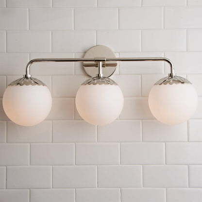 Art Deco Wandlamp met Bloemkap en Glazen Bol – Design Wandverlichting in Messing, Zwart of Nikkel voor Woonkamer en Badkamer