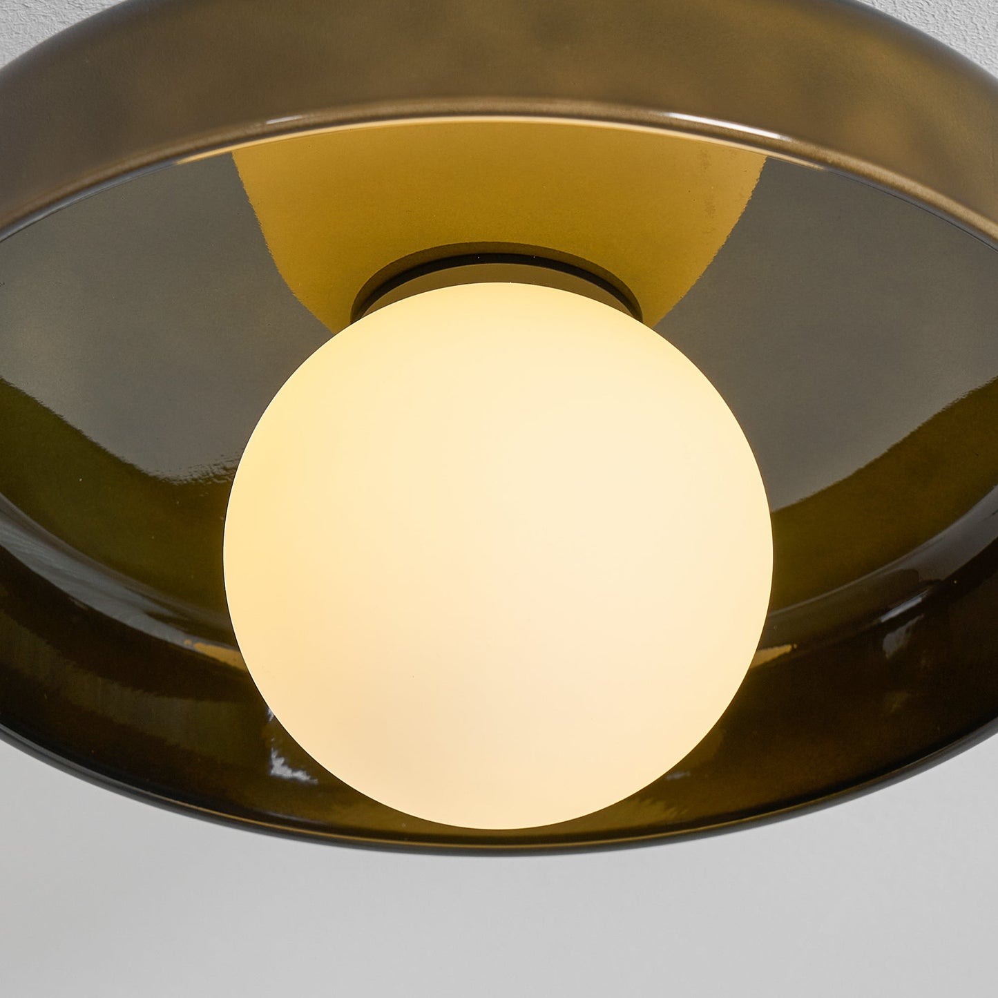 Disc Orb Plafondlamp – Moderne Glazen Lampenkap Rond Scandinavisch Design Messing Basis 3 Lichtpunten Warm Licht Woonkamer Slaapkamer Eetkamer