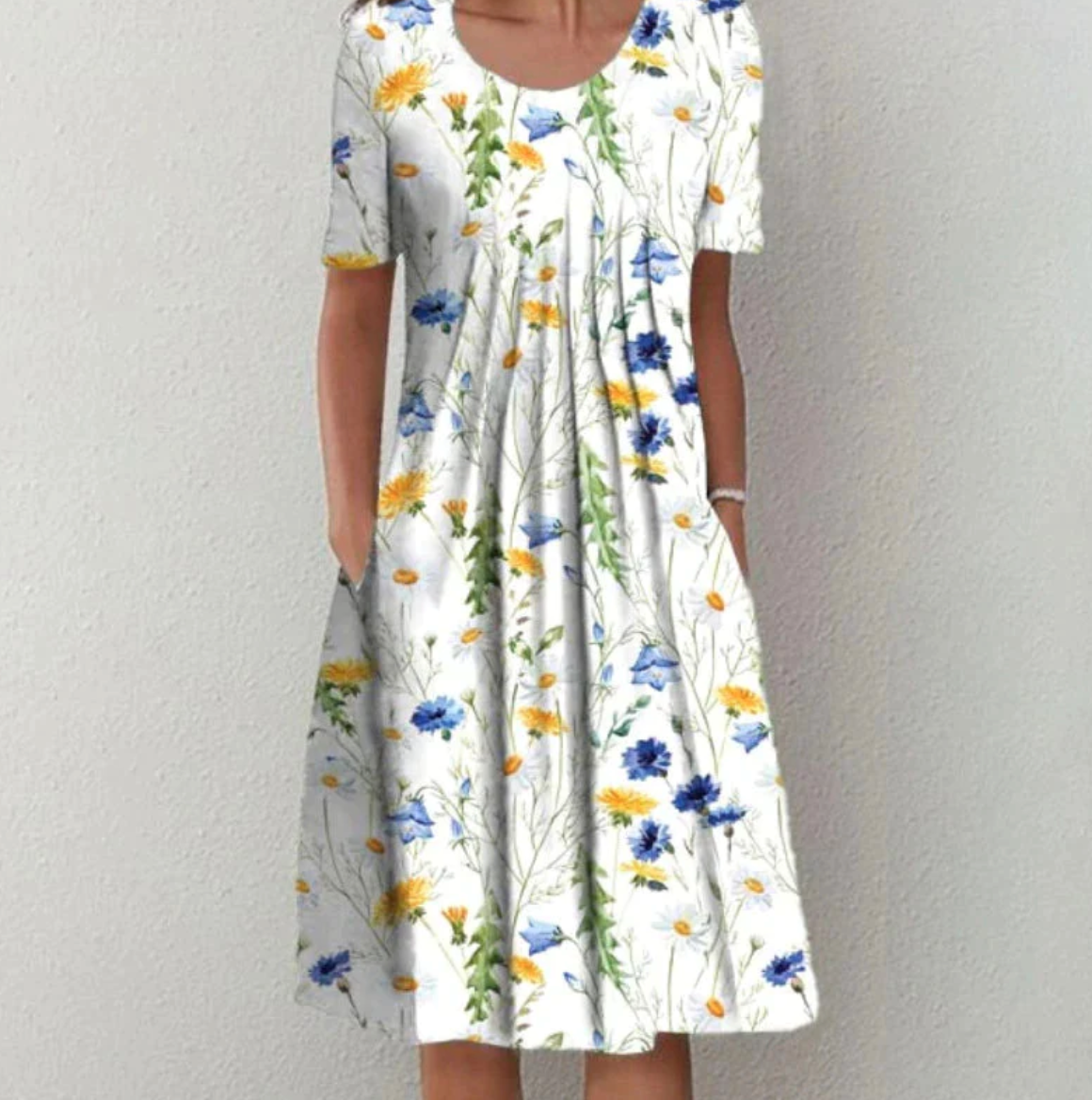 Vrouwelijke Zomerjurk met Bloemendesign