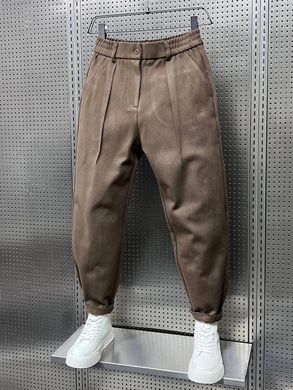 Dogukan | Flatterende en tijdloze flared broek 3