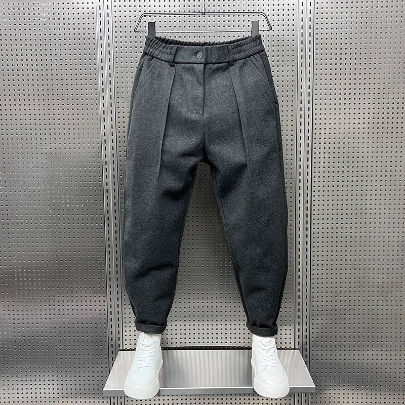 Dogukan | Flatterende en tijdloze flared broek 8