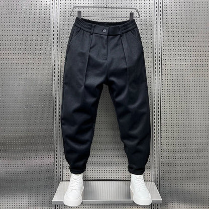 Dogukan | Flatterende en tijdloze flared broek 9
