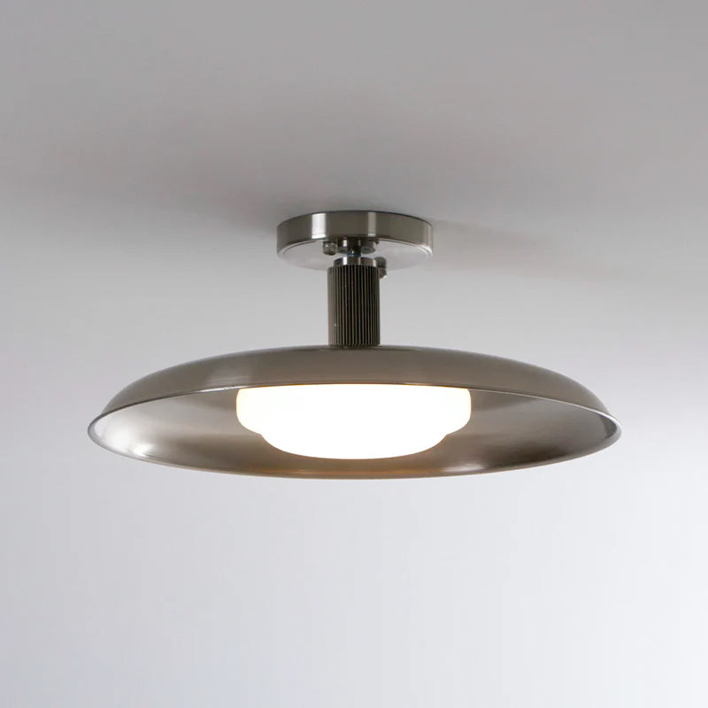 Plafondlamp met handgeblazen glazen kap en gestructureerde metalen rozet – warm sfeerlicht voor woonkamer, slaapkamer en entree