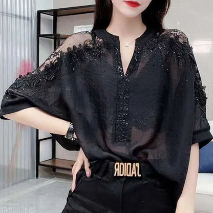 Vrouwelijke Kant Blouse met Glanzende Diamantjes