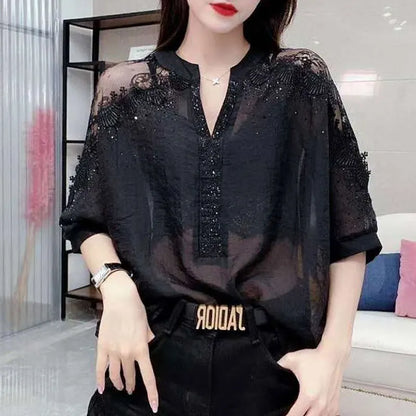 Vrouwelijke Kant Blouse met Glanzende Diamantjes