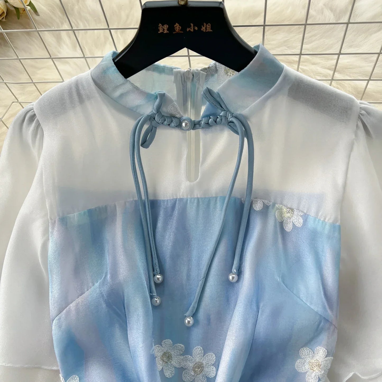 Licht Zomerjurkje voor Vrouw Mooi Design