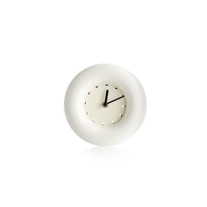 Elekta alarmklok met een strak, minimalistisch ontwerp. De klok heeft een witte, ronde behuizing met een eenvoudige wijzerplaat en zwarte wijzers. Het moderne en tijdloze design maakt de klok een stijlvolle toevoeging aan elk interieur.