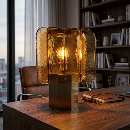 Glazen Tafellamp met Amberkleurige Panelen en Koperaccent — Warme Sfeerverlichting