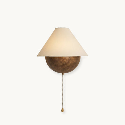 Wandlamp Half-Sphere met Stoffen Kap – Messing Trekschakelaar & Handbewerkt Ijzer voor Slaapkamer en Leeshoek