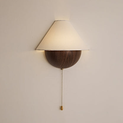 Wandlamp Half-Sphere met Stoffen Kap – Messing Trekschakelaar & Handbewerkt Ijzer voor Slaapkamer en Leeshoek