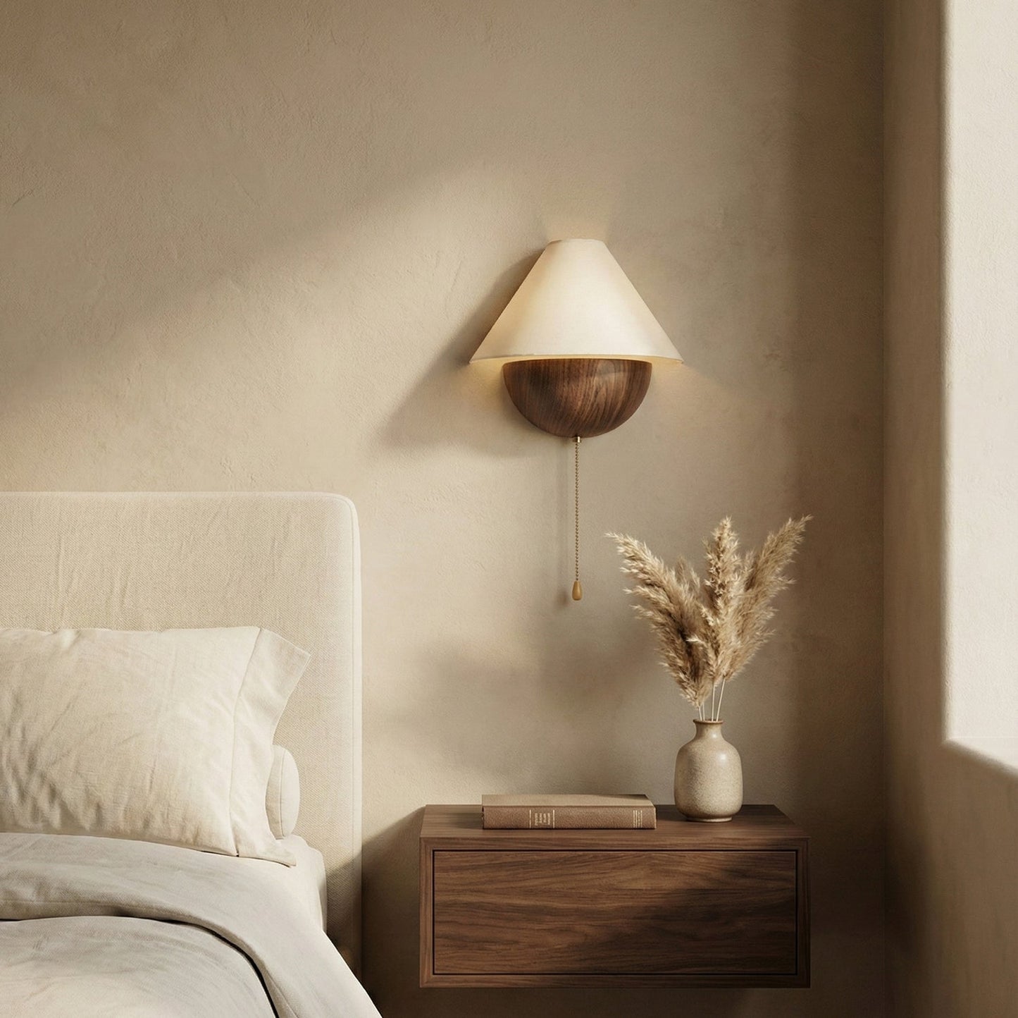 Wandlamp Half-Sphere met Stoffen Kap – Messing Trekschakelaar & Handbewerkt Ijzer voor Slaapkamer en Leeshoek