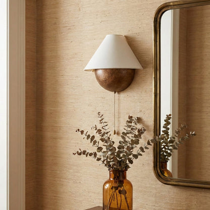 Wandlamp Half-Sphere met Stoffen Kap – Messing Trekschakelaar & Handbewerkt Ijzer voor Slaapkamer en Leeshoek