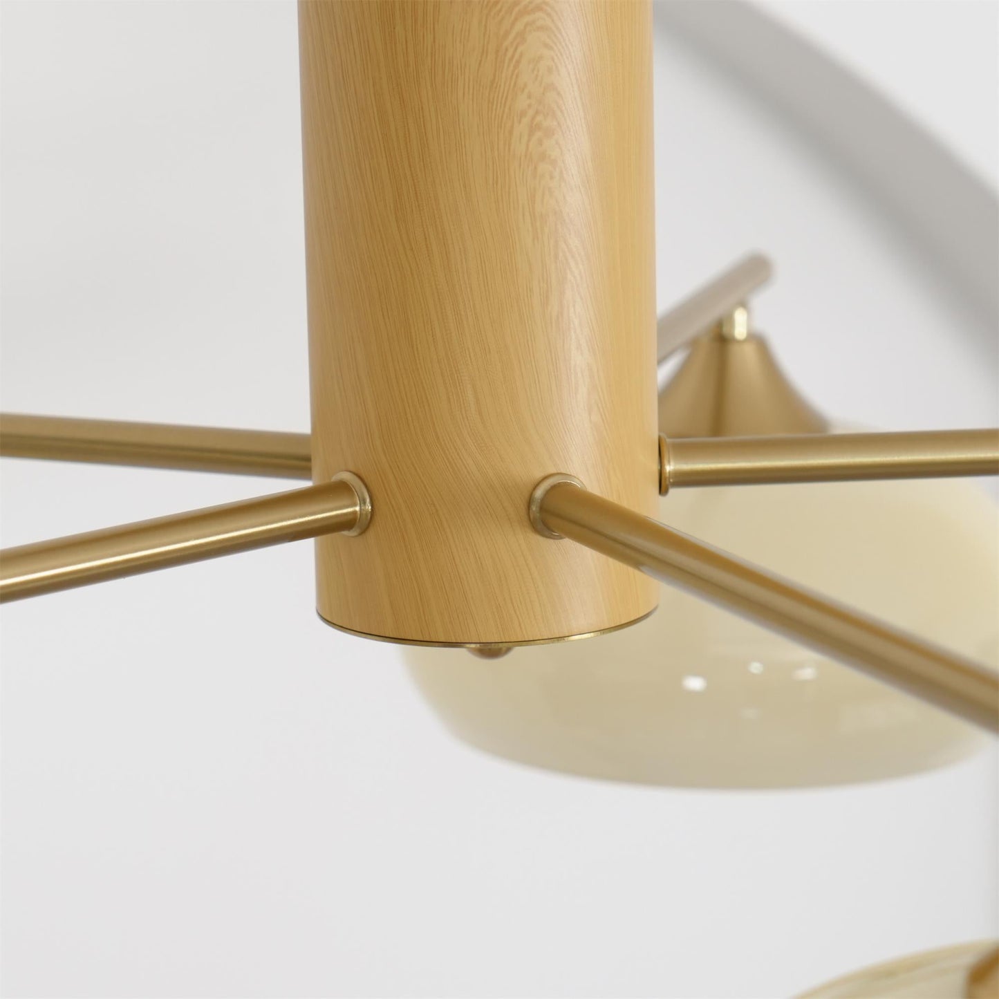 Ovale Design Kroonluchter Met Glazen Kappen En Messing Details Voor Woonkamer En Eetkamer