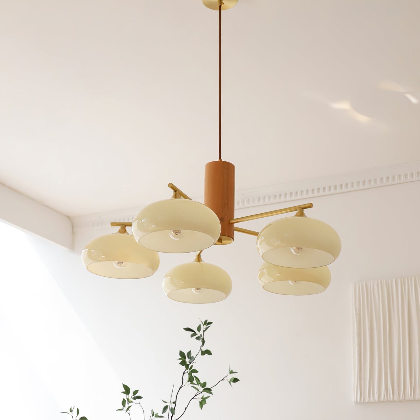 Ovale Design Kroonluchter Met Glazen Kappen En Messing Details Voor Woonkamer En Eetkamer