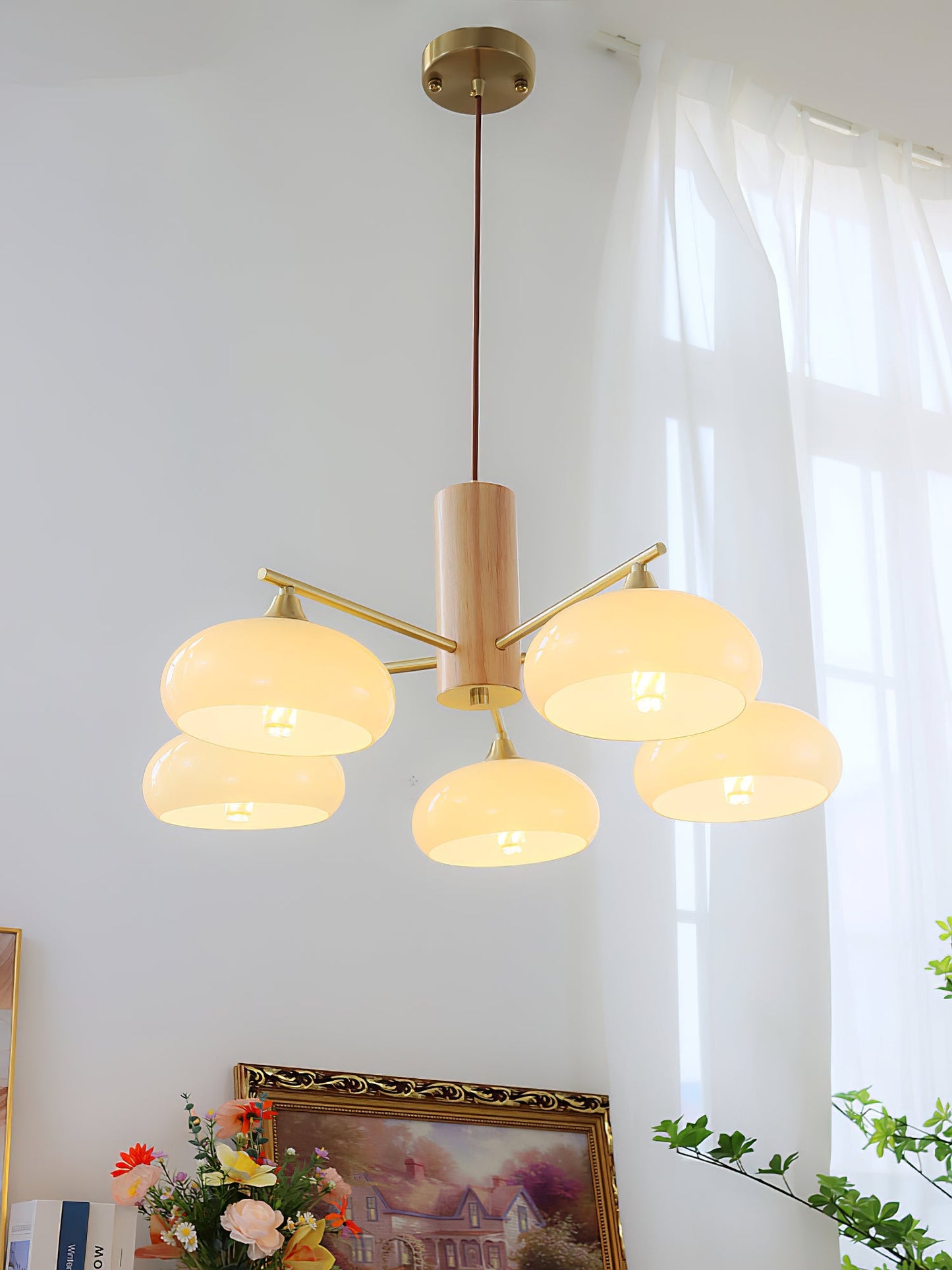 Ovale Design Kroonluchter Met Glazen Kappen En Messing Details Voor Woonkamer En Eetkamer