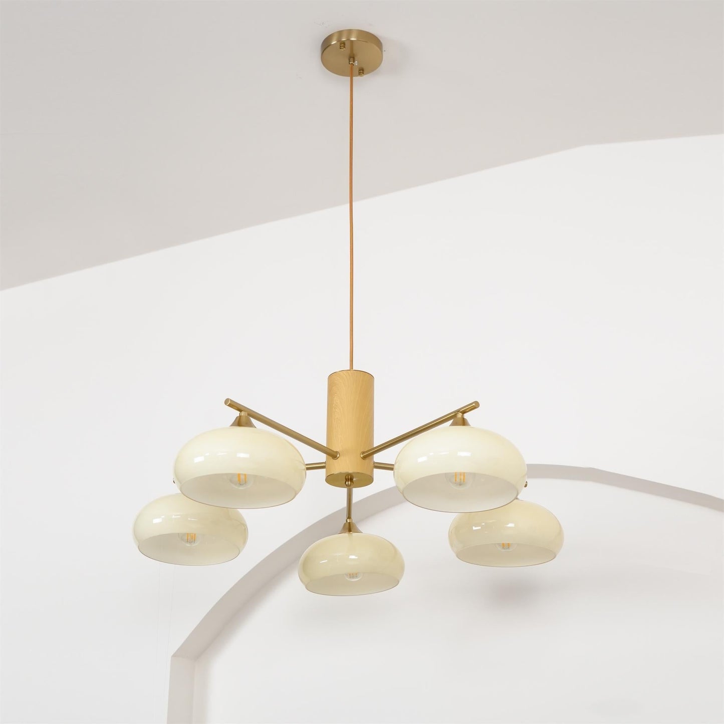 Ovale Design Kroonluchter Met Glazen Kappen En Messing Details Voor Woonkamer En Eetkamer