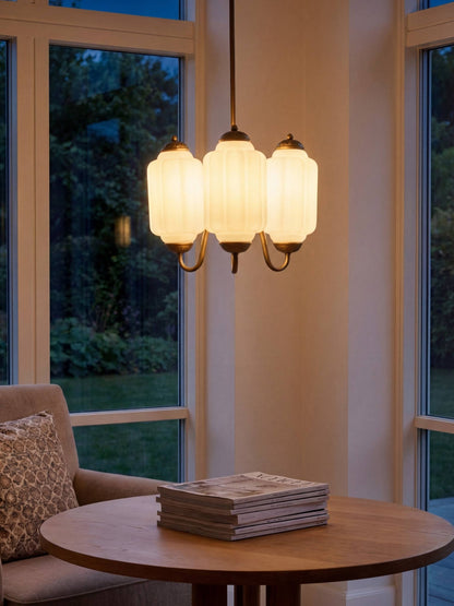 Melkglazen Kroonluchter Vintage Afwerking Tijdloze Elegantie Klassieke Verlichting voor Eetkamer Woonkamer
