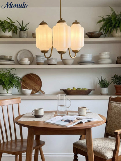 Melkglazen Kroonluchter Vintage Afwerking Tijdloze Elegantie Klassieke Verlichting voor Eetkamer Woonkamer