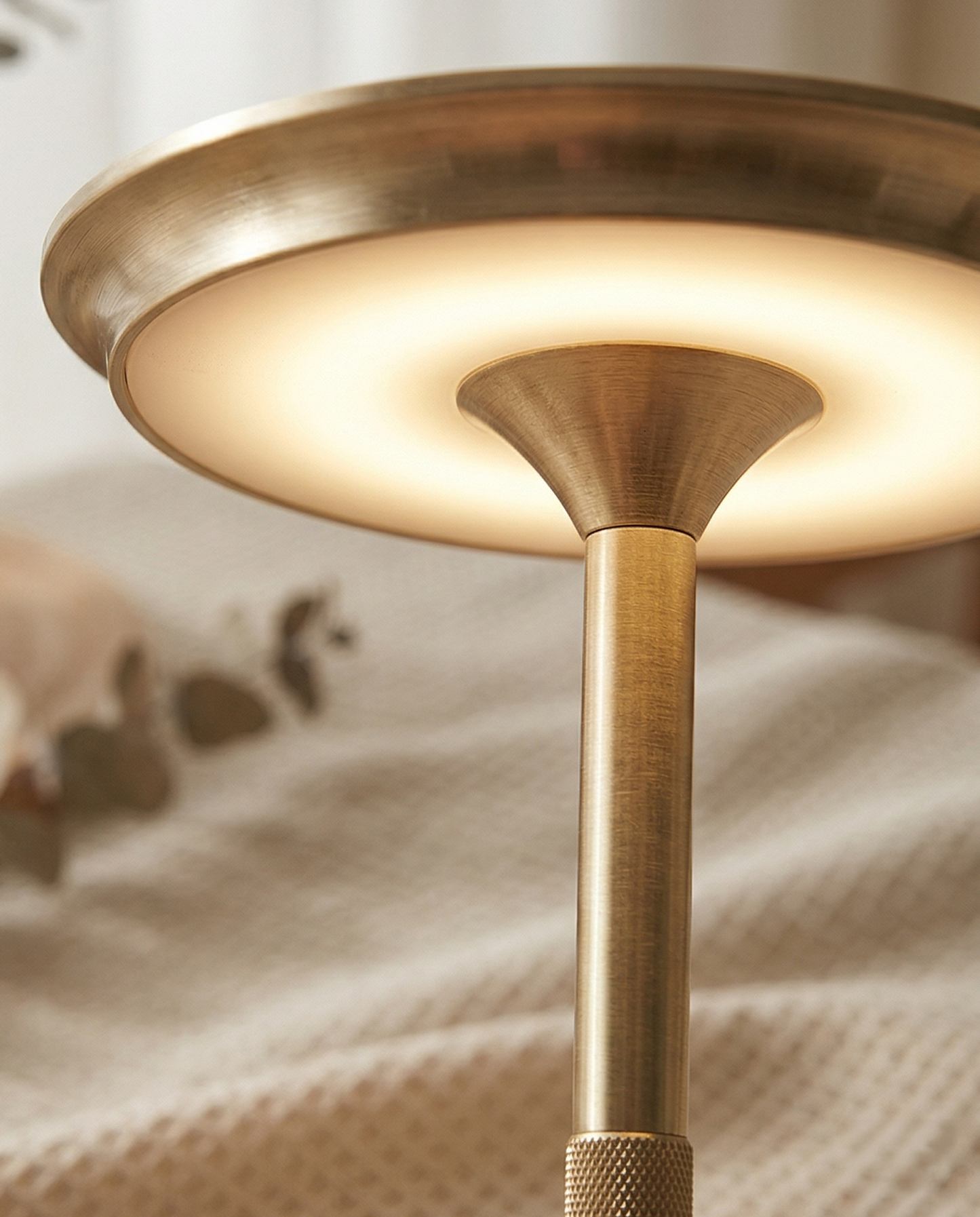Oplaadbare LED Tafellamp met Dimfunctie Cilindervorm Metaal Draadloze Sfeerlamp