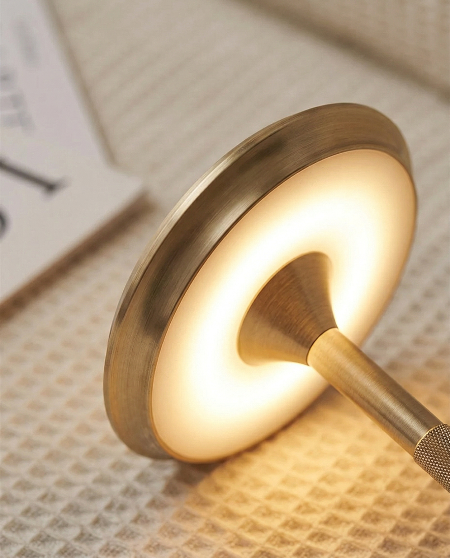 Oplaadbare LED Tafellamp met Dimfunctie Cilindervorm Metaal Draadloze Sfeerlamp