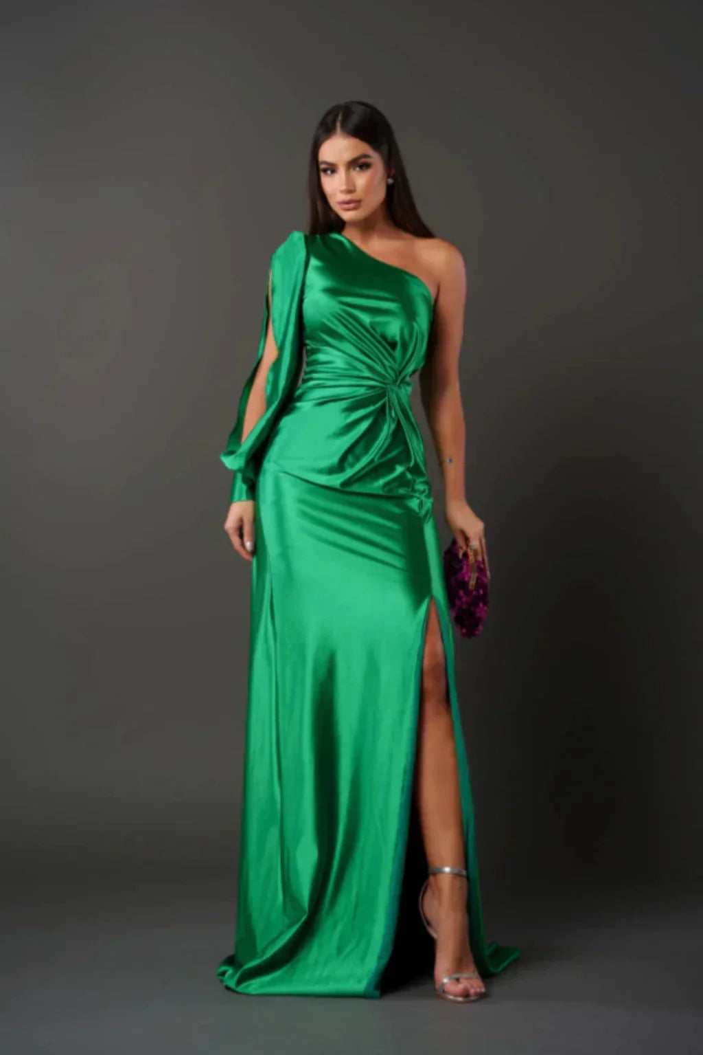 Evi | Elegante abito asimmetrico in raso 13
