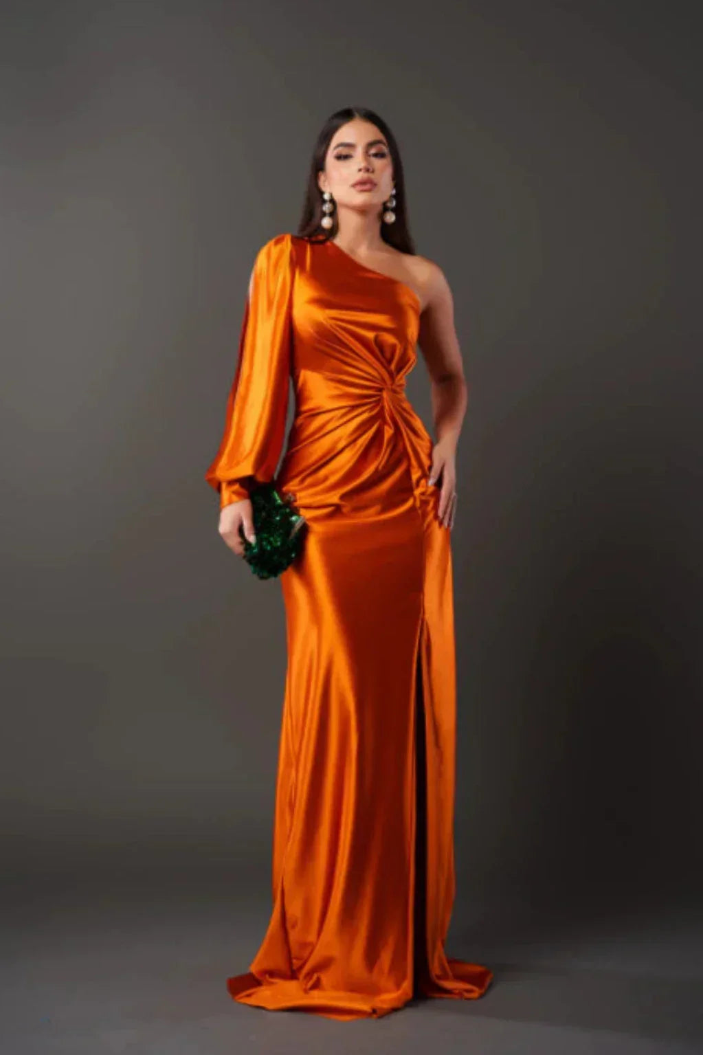Evi | Elegante abito asimmetrico in raso 9