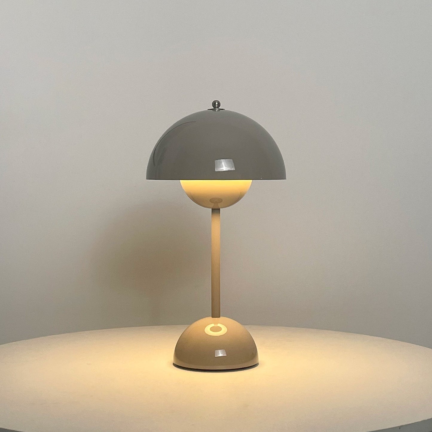 Draadloze Tafellamp met Geïntegreerde LED Accu — Dimbaar 3000K-6000K | Icoon Scandinavisch Design